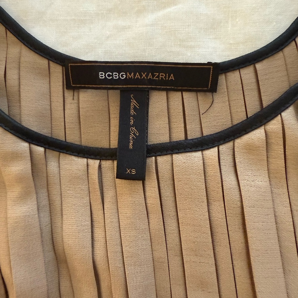 BCBGMaxAzria Black and Beige Pleated Sleeveless Midi Dress - Picture 2 of 8